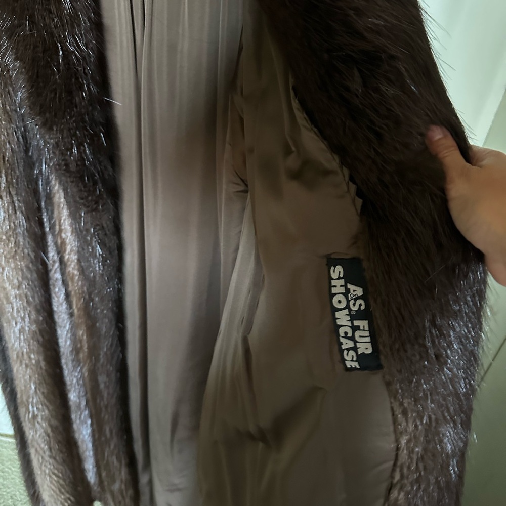 Luxurious Brown Fur Coat - Picture 4 of 5